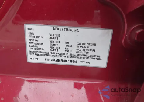 2024 Tesla Model Y Long Range Dual Motor All-Wheel Drive z USA, uszkodzony, nr VIN 7SAYGAEE0RF149440